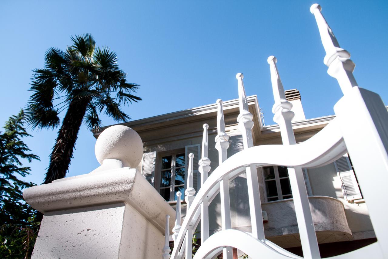ウルビーノ Residenza Ambrogiアパートホテル エクステリア 写真
